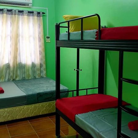 Shoplot Hostel Pangkor Kampong Pasir Bogak Екстер'єр фото